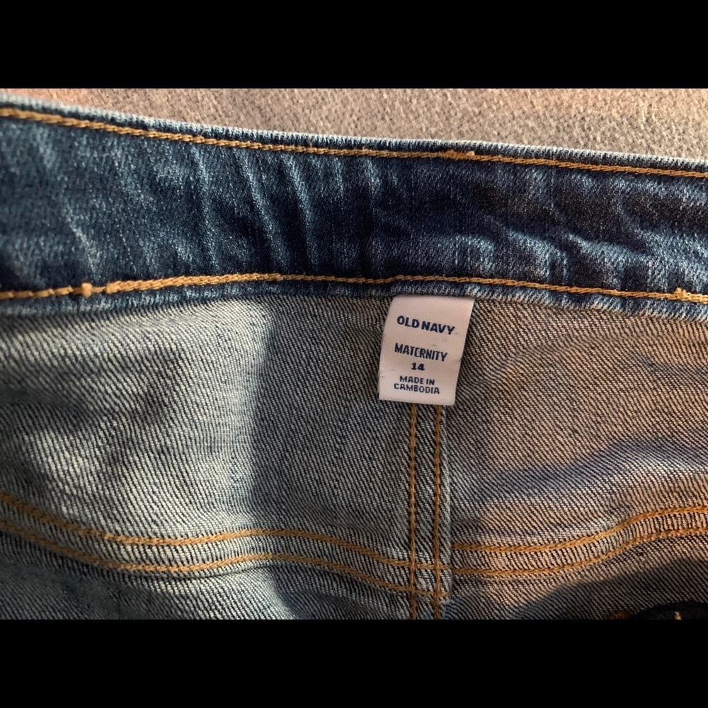 Maternity Shorts - Picture 3 of 3